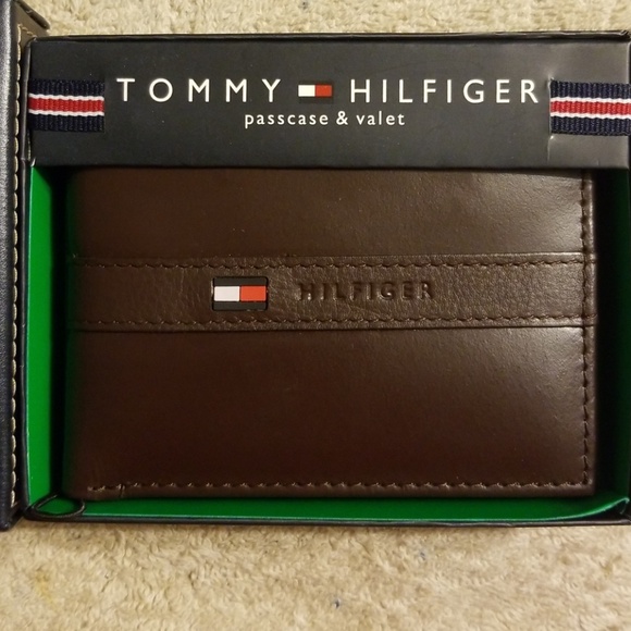 tommy hilfiger wallet passcase & valet